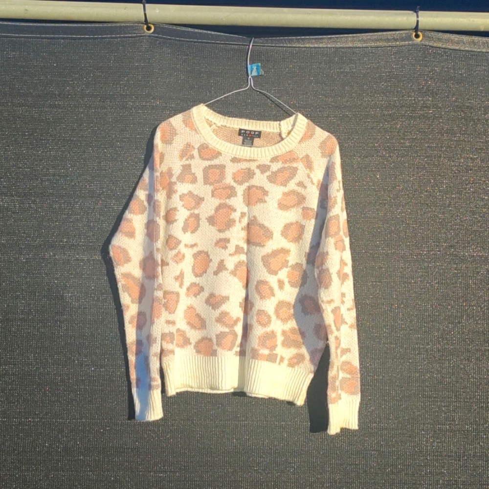 Cute leopard sweater...
